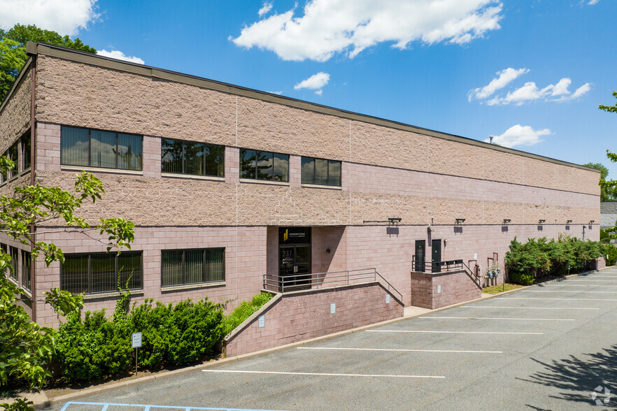 Primary Photo Of 237 West Pky, Pompton Plains Warehouse For Lease