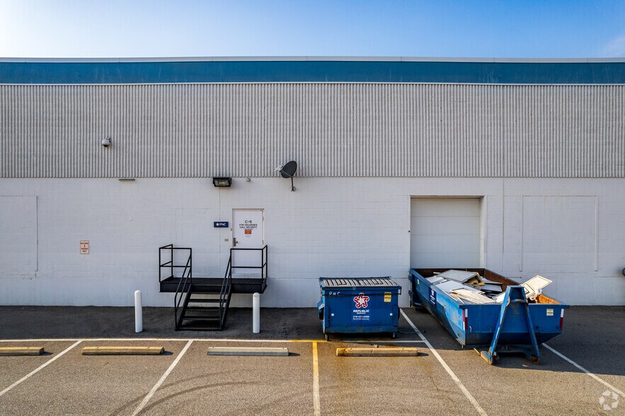 More Photos Of 6770 Southpointe Pky, Brecksville Light Distribution For Lease