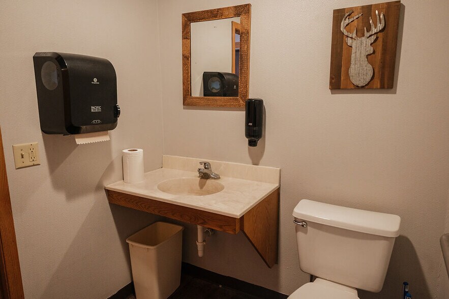 More Photos Of 510 Main St, Ormsby Restaurant For Sale