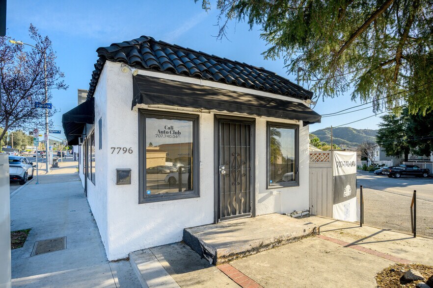 More Photos Of 7798 Foothill Blvd, Tujunga Freestanding For Sale