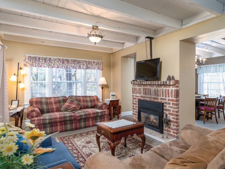 More Photos Of 86 Lily Pad Ln, Flat Rock Hotel For Sale