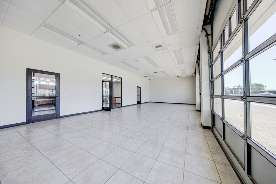 More Photos Of 4625 Wible Rd, Bakersfield Auto Dealership For Lease