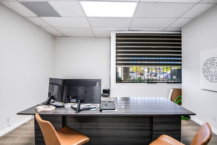 More Photos Of 6746 Valjean Ave, Van Nuys Loft Creative Space For Sale