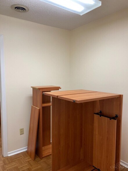 More Photos Of 771 Neeb Rd, Cincinnati Medical For Lease