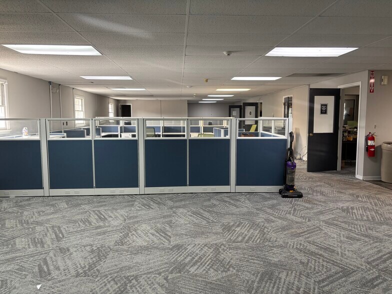 More Photos Of 1304 S Broad St, Monroe Flex For Lease