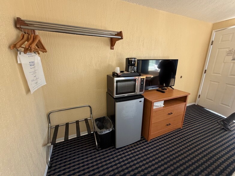 More Photos Of 9100 Aurora Ave N, Seattle Hotel For Sale