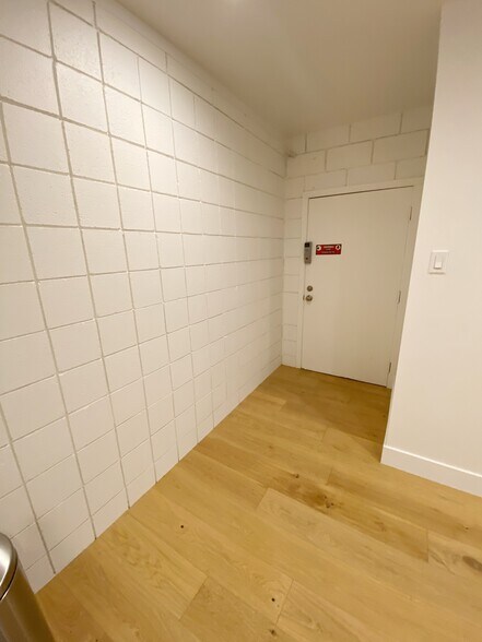 More Photos Of 217-219 Manhattan Beach Blvd, Manhattan Beach Storefront Retail Office For Lease