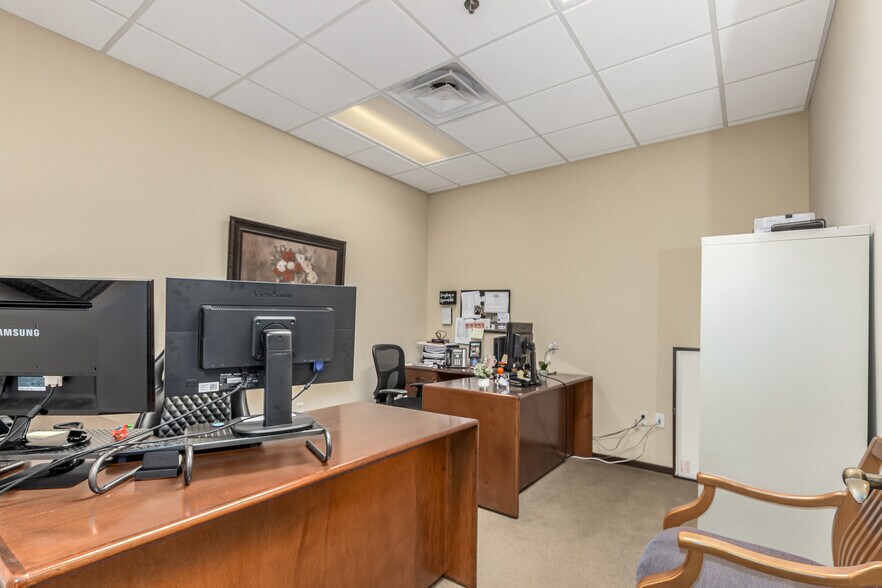 More Photos Of 11260 N Tatum Blvd, Phoenix Office For Sale