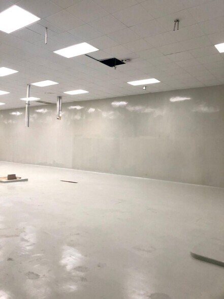 More Photos Of 2041 Amistad Dr, San Benito Warehouse For Sale