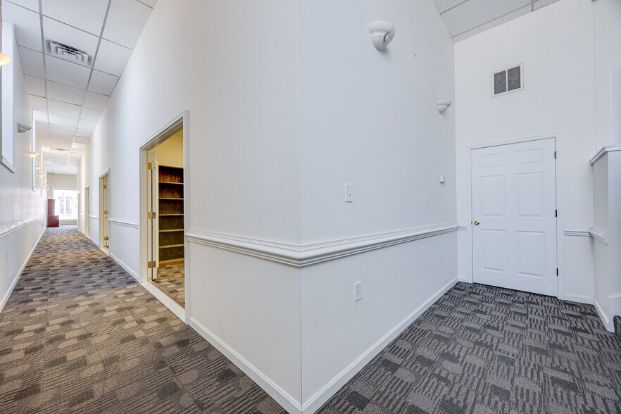 More Photos Of 30 E Main St, Luray Office For Sale