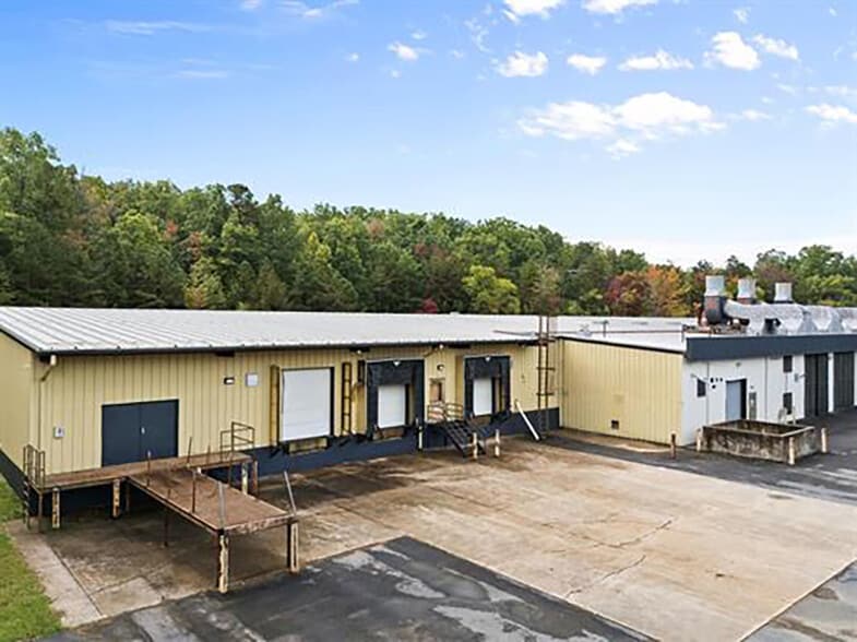 More Photos Of 2000 S Delphine Ave, Lyndhurst Warehouse For Lease