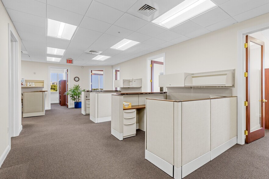 More Photos Of 6751 N Federal Hwy, Boca Raton Office For Sale