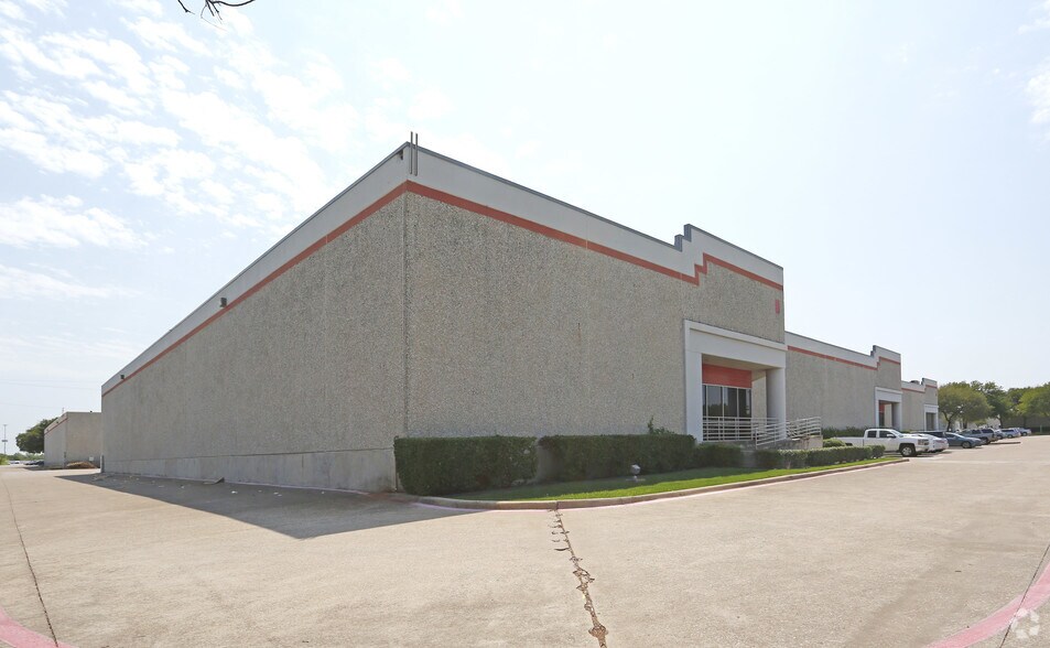 More Photos Of 2364 Merritt Dr, Garland Warehouse For Lease