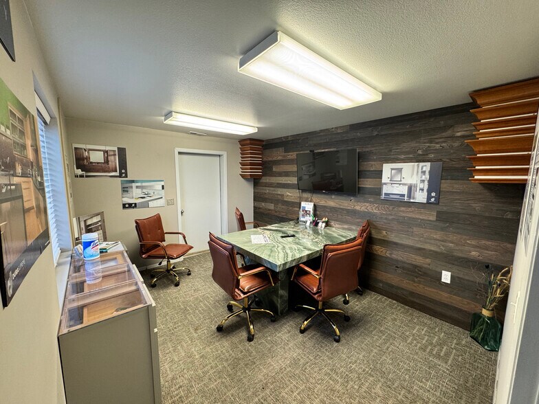 More Photos Of 160 Kelly Rd, Kalispell Flex For Lease