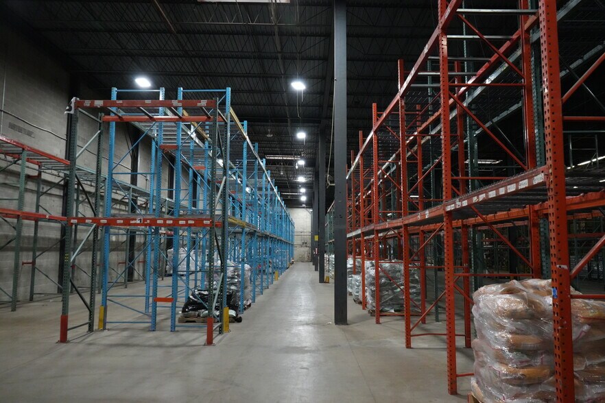 More Photos Of 8 Progress St, Edison Warehouse For Lease