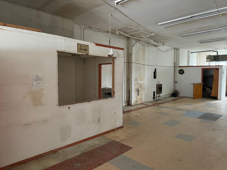 More Photos Of 328 48th St, Union City Storefront Retail Residential For Lease