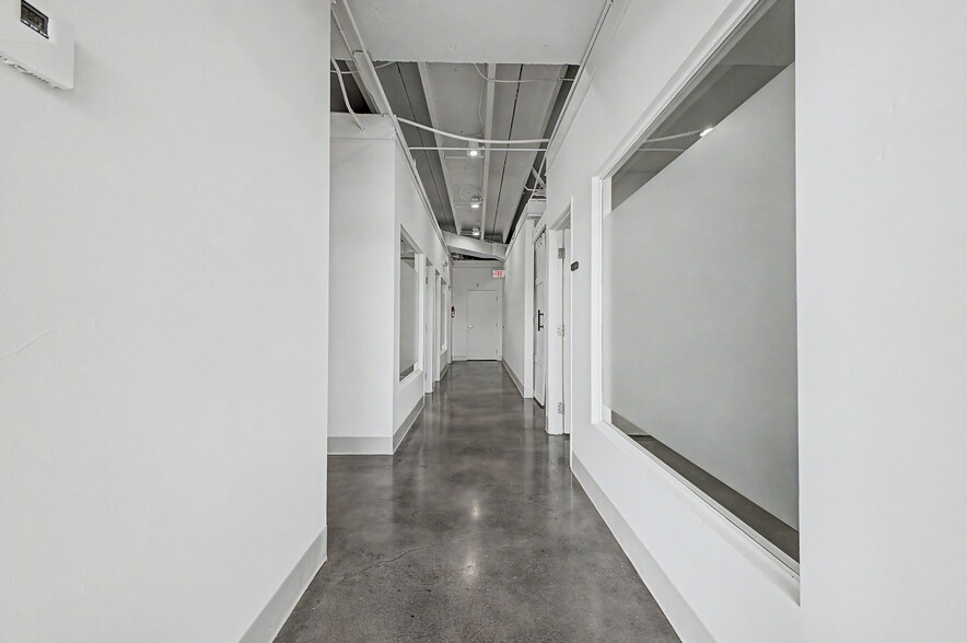 More Photos Of 4750 N Central Ave, Phoenix General Retail For Lease