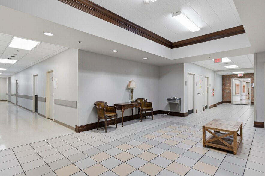 More Photos Of 450 Towne Center Blvd, Ridgeland Skilled Nursing Facility For Sale