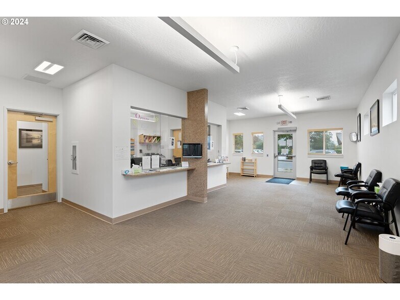 More Photos Of 1445 8th St, Florence Medical For Sale