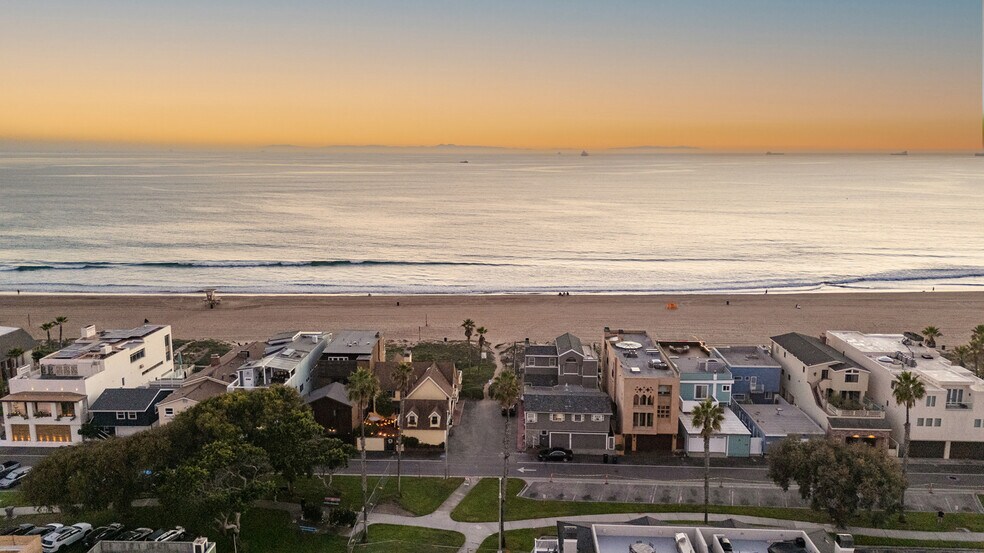 More Photos Of 16902 Pacific Coast Hwy, Huntington Beach Restaurant For Sale