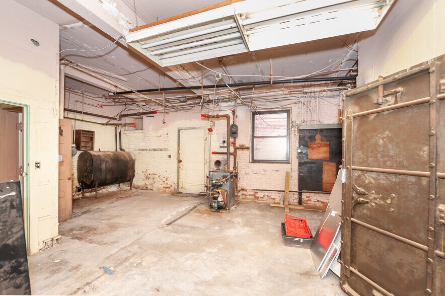 More Photos Of 71 Main St, Norwich Storefront Retail Office For Sale