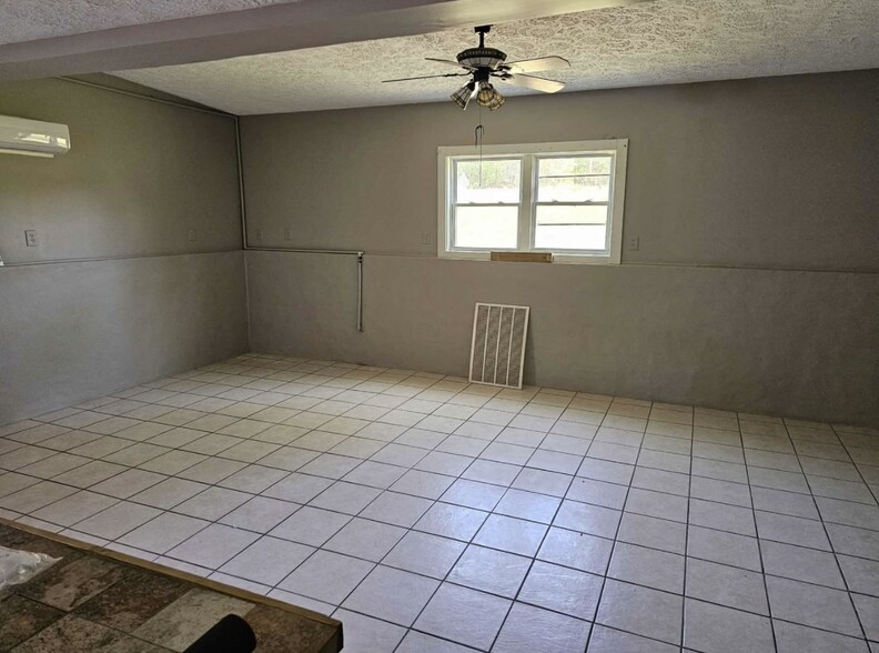 More Photos Of 10535 Highway 53 W, Talking Rock Service For Sale