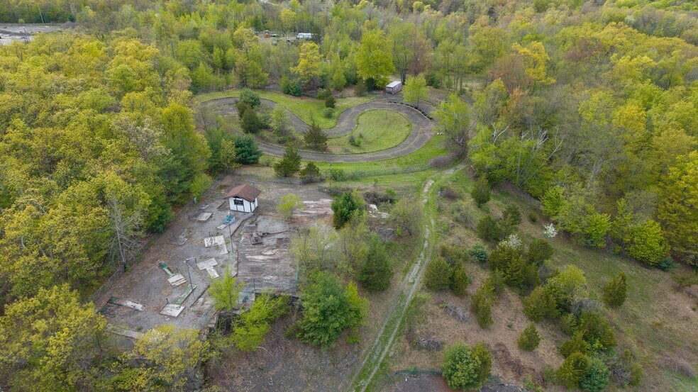 More Photos Of 167 Hill Rd, Kingston Sports And Entertainment For Sale