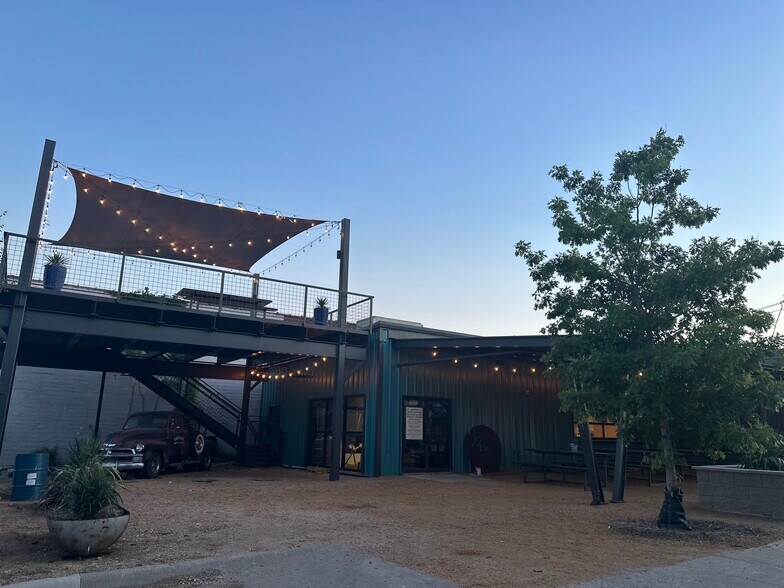 More Photos Of 1012 S Main St, Fort Worth General Retail For Sale