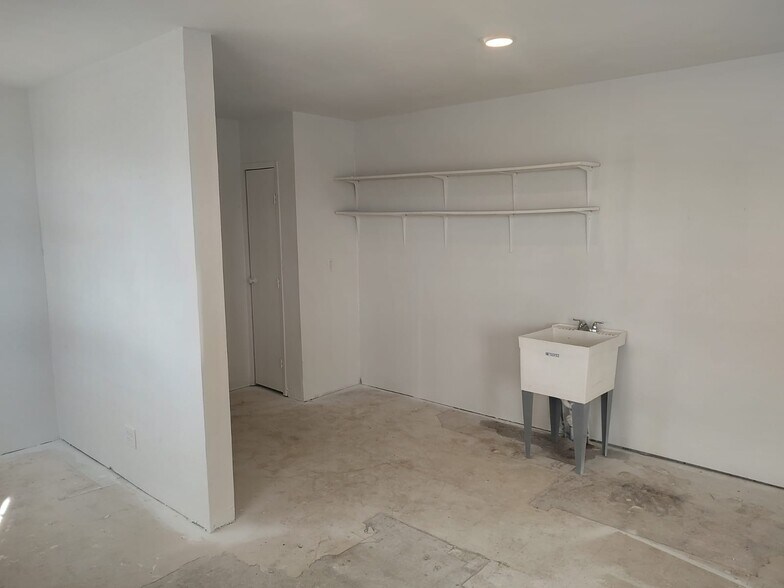 More Photos Of 1224 S Main St, Belen Freestanding For Lease