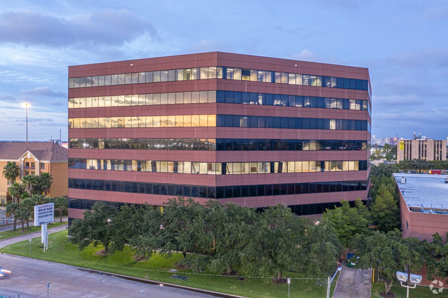 More Photos Of 6671 Southwest Fwy, Houston Office For Lease