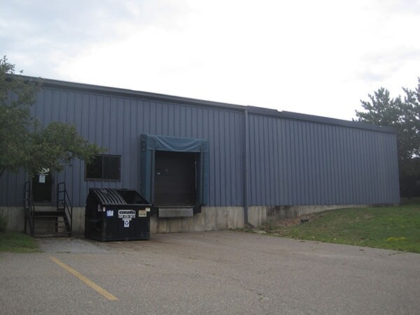 More Photos Of 223 Avenue D, Williston Warehouse For Lease