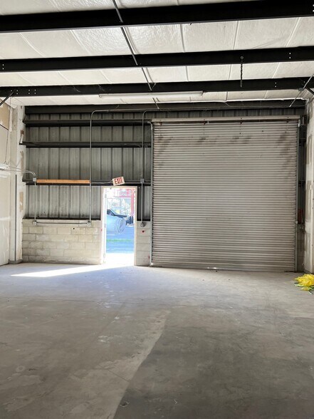 More Photos Of 2907 Brooks St, Lakeland Industrial For Lease