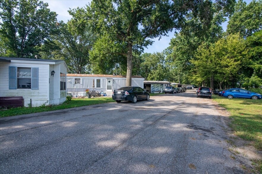 More Photos Of 900 W Harrison St, Plymouth Multifamily For Sale