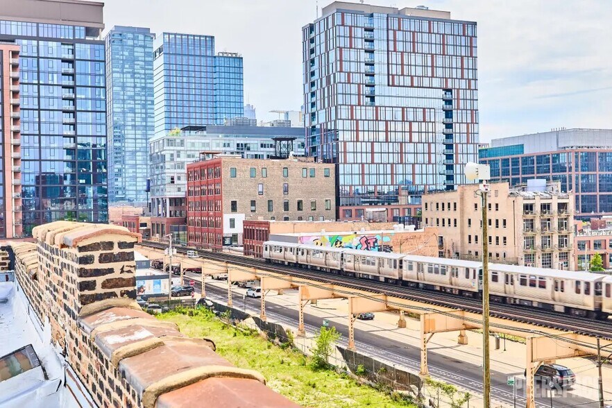 More Photos Of 210 N Racine Ave, Chicago Office For Lease