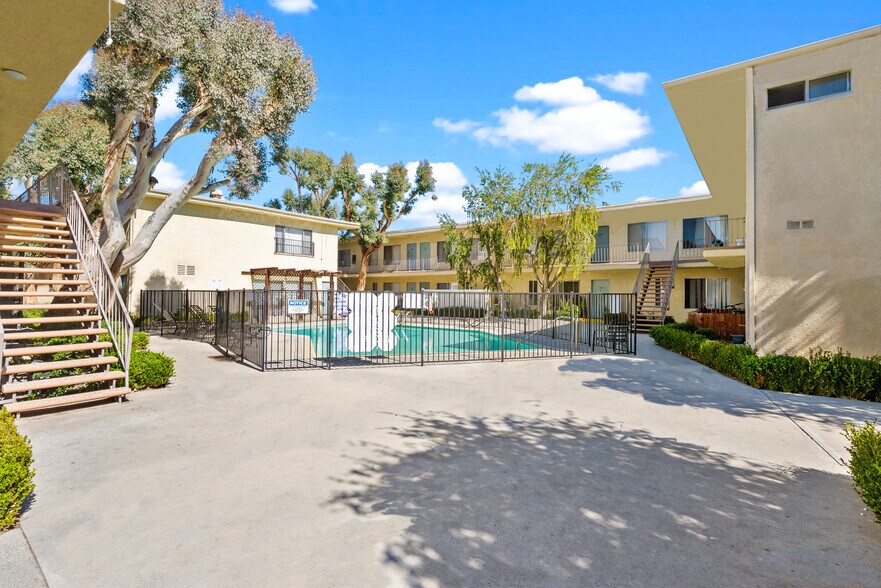 More Photos Of 16867 Kingsbury St, Granada Hills Apartments For Sale