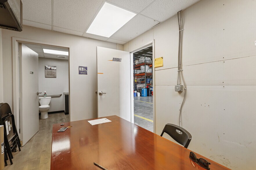 More Photos Of 10000 Miller Dr, Galesburg Service For Lease