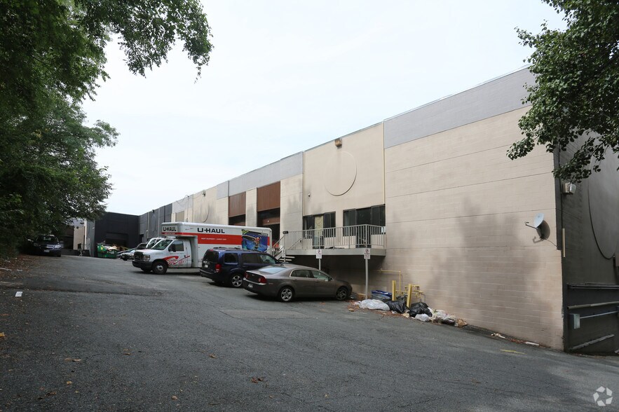 More Photos Of 8741 Ashwood Dr, Capitol Heights Warehouse For Lease