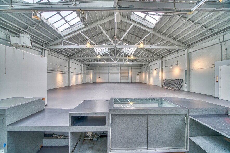 More Photos Of 123 S Van Ness Ave, San Francisco Storefront For Lease