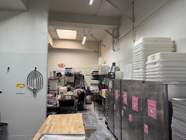 More Photos Of 4574-4578 W Adams Blvd, Los Angeles Restaurant For Sale