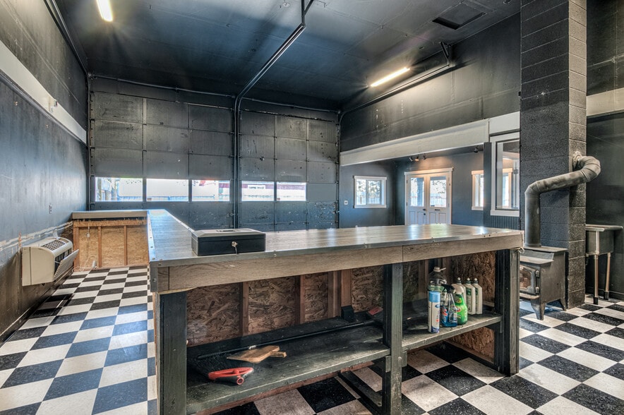More Photos Of 64661 Bruce Ave, Bend General Retail For Sale