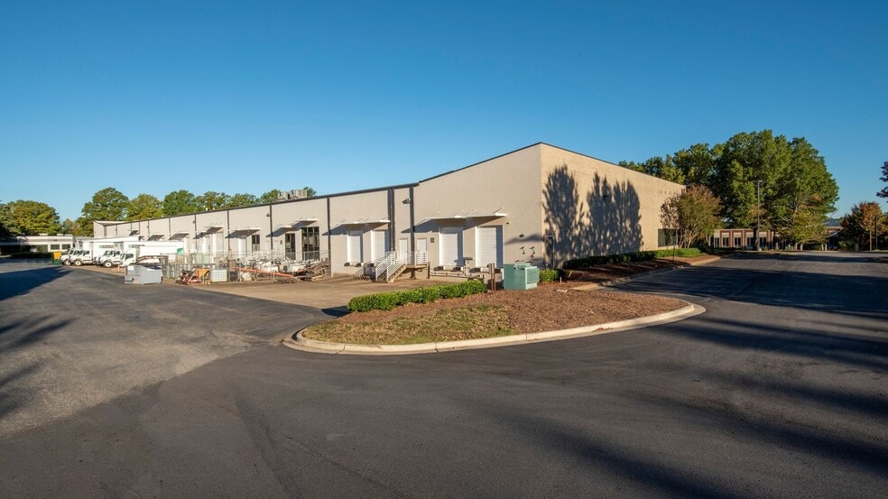 More Photos Of 3800 Camp Creek Pky, Atlanta Light Distribution For Lease