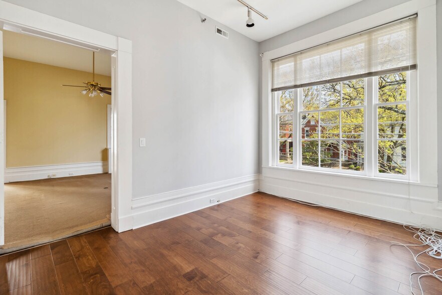 More Photos Of 239 N Broadway, Lexington Office Residential For Sale