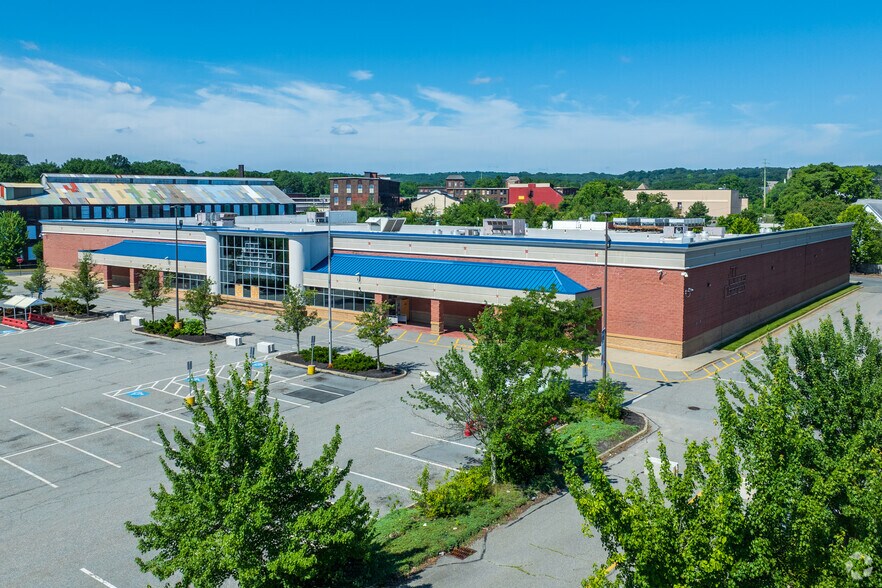 Primary Photo Of 50 Cambridge St, Worcester Supermarket For Lease