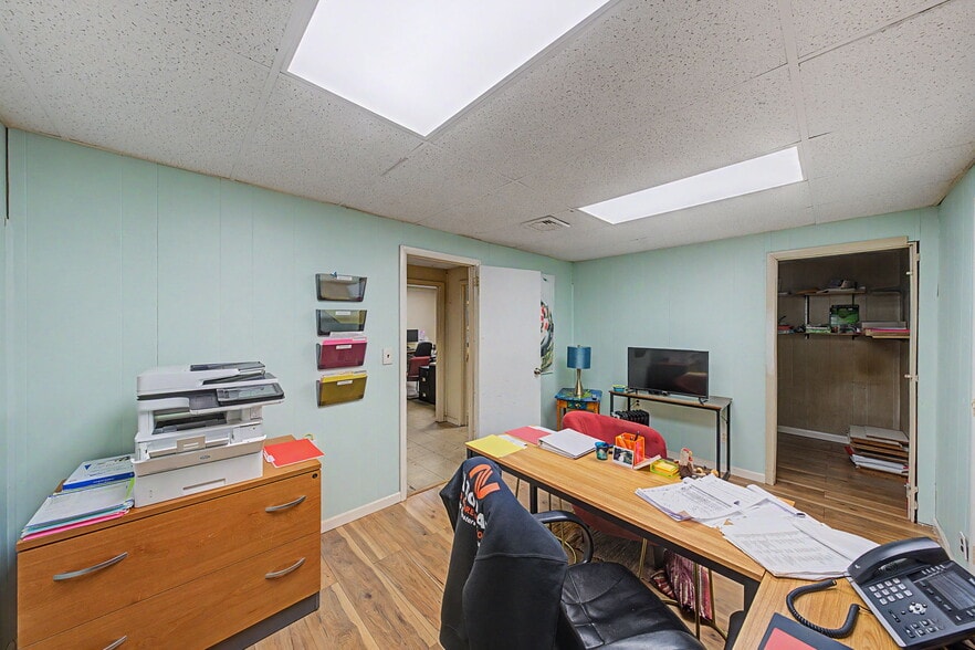 More Photos Of 23 Malcolm St, Morristown Industrial For Sale