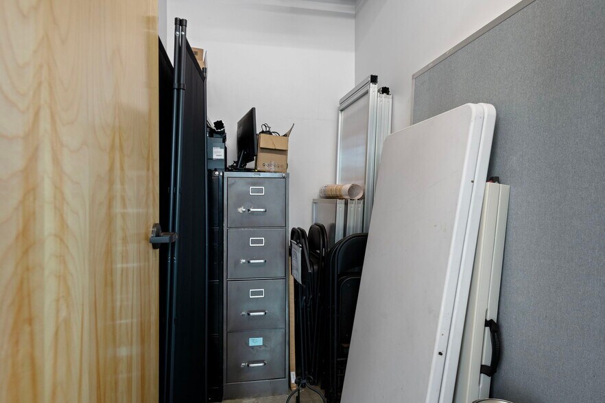 More Photos Of 544 SW 4th St, Redmond Office For Sale