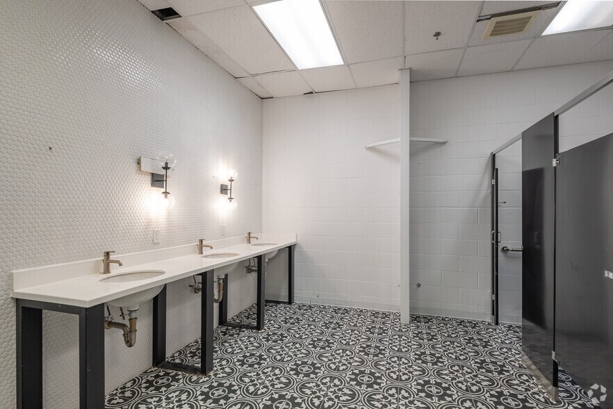 More Photos Of 310 Wylie Dr, Normal Unknown For Lease