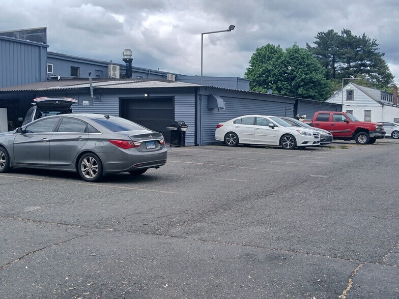 More Photos Of 1217 Queen St, Southington Unknown For Lease