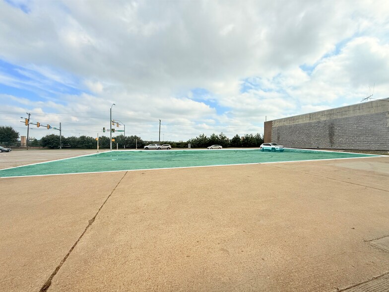 More Photos Of 4100 W Vickery Blvd, Fort Worth Land For Lease