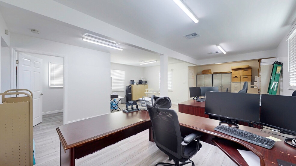 More Photos Of 6851 Foothill Blvd, Tujunga Office Residential For Sale