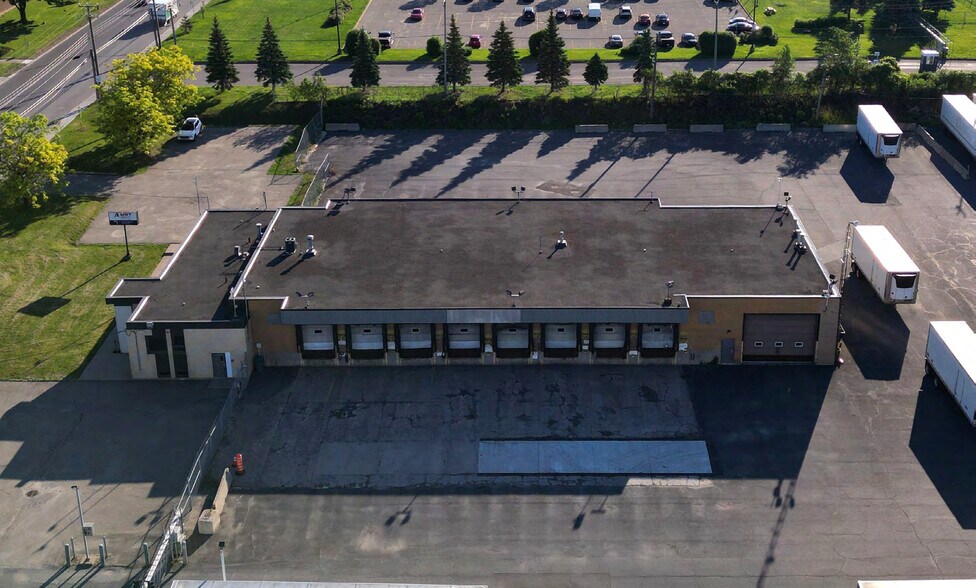 Primary Photo Of 1590 Boul Hymus, Dorval Distribution For Lease